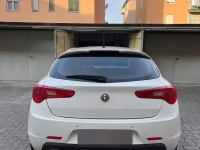 Usata Alfa Romeo Giulietta 105 CV (77 kW) 2011 Bianco Utilitaria