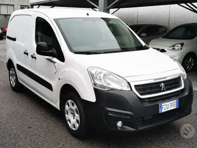 Usata Peugeot Partner Premium 48 CV (35 kW) 2019 Bianco pastello Monovolume