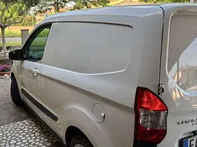 Usata Ford Tourneo Courier 75 CV (55 kW) 2015 Monovolume