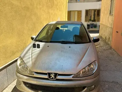 Usata Peugeot 206 68 CV (50 kW) 2006 Berlina