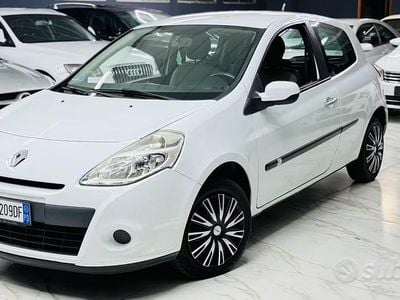 Usata Renault Clio II Luxe 75 CV (55 kW) 2010 Bianco Berlina