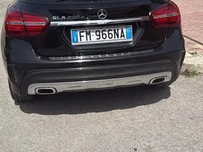 Usata Mercedes GLA200 136 CV (100 kW) 2018 Nero SUV