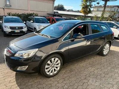 Käytetty Opel Astra Cosmo 110 HP (80 kW) 2012 Musta Farmari