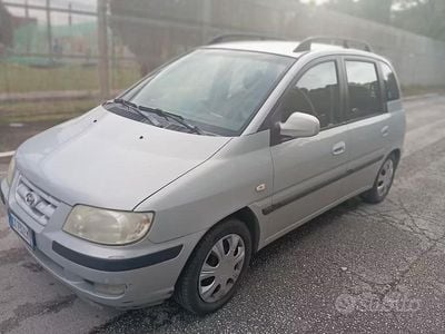 Begagnad Hyundai Matrix Turbo 81 HK (59 kW) 2005 Grå Minibuss