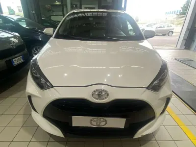 Usata Toyota Yaris Business Edition 72 CV (52 kW) 2023 Bianco Utilitaria