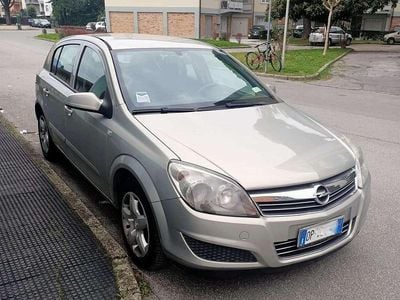 Usata Opel Astra Club 125 CV (91 kW) 2008 Grigio Berlina