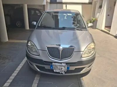 Usata Lancia Ypsilon 60 CV (44 kW) 2004 Grigio Utilitaria