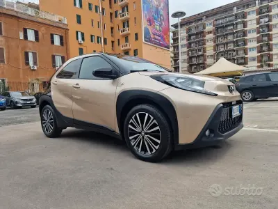Usata Toyota Aygo X Trend 72 CV (52 kW) 2022 Marrone SUV