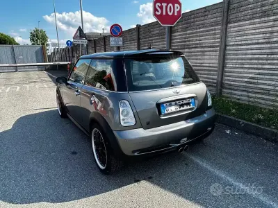 Usata Mini Cooper S 170 CV (125 kW) 2005 Grigio Utilitaria