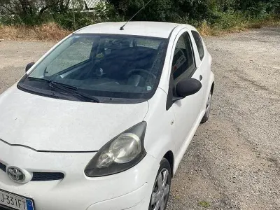 Usata Toyota Aygo 68 CV (50 kW) 2011 Bianco Utilitaria