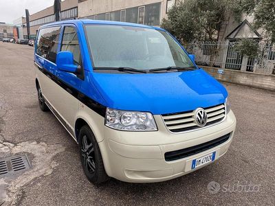 Usata VW Caravelle 2008 Blu Monovolume