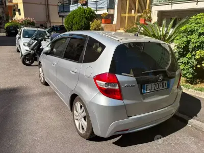 Usata Honda Jazz 99 CV (72 kW) 2015 Grigio Utilitaria
