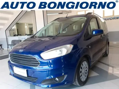 Usata Ford Tourneo Courier Titanium 74 CV (54 kW) 2015 Marrone Monovolume