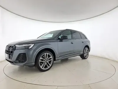 Usata Audi Q7 S-Line 286 CV (210 kW) 2024 Grigio daytona perlato SUV