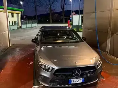 Usata Mercedes A180 136 CV (100 kW) 2019 Marrone Berlina