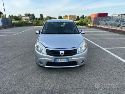 Gebraucht Dacia Sandero 75 PS (55 kW) 2009 Grau Limousine