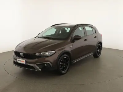 Usata Fiat Tipo Cross 101 CV (74 kW) 2021 Nero Berlina