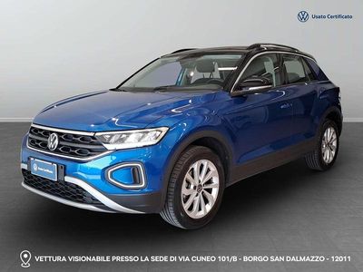 Usata VW T-Roc Life 110 CV (80 kW) 2023 Blu ravenna metallizzato nero SUV