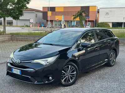 Usata Toyota Avensis Edition-S 143 CV (105 kW) 2016 Nero Station wagon