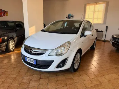 Usata Opel Corsavan 75 CV (55 kW) 2012 Bianco Utilitaria
