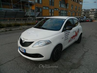 Usata Lancia Ypsilon Gold 69 CV (50 kW) 2019 Bianco Utilitaria