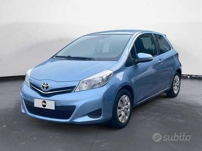 Usata Toyota Yaris 69 CV (50 kW) 2012 Blu Utilitaria