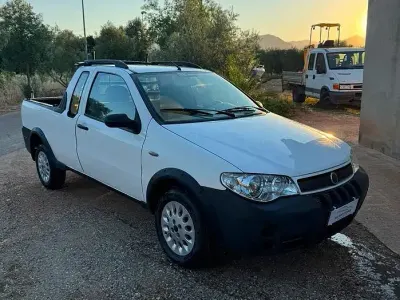 Usata Fiat Strada 84 CV (61 kW) 2007 Bianco Pick-up