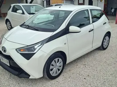 Käytetty Toyota Aygo 72 HP (52 kW) 2018 Valkoinen Viistoperä
