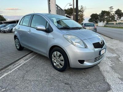 usata Toyota Yaris 1.0 5 porte ok neopatentati