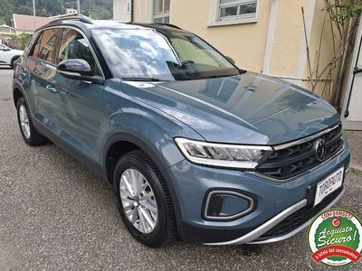 Usata VW T-Roc Life 110 CV (80 kW) 2023 Blu SUV