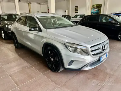 Usata Mercedes GLA220 170 CV (125 kW) 2014 Grigio SUV