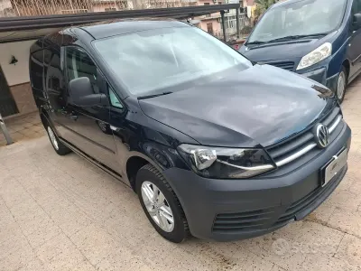 Usata VW Caddy 102 CV (75 kW) 2018 Nero Monovolume