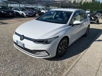 Usata VW Golf VIII Life 110 CV (80 kW) 2022 Bianco Berlina