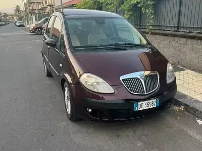 Usata Lancia Musa 90 CV (66 kW) 2006 Viola Monovolume