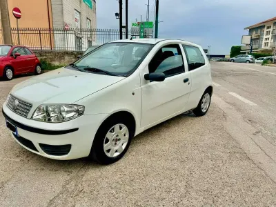 Usata Fiat Punto Classica 69 CV (50 kW) 2009 Bianco Utilitaria