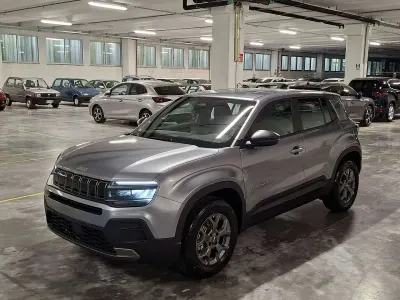Nuova Jeep Avenger Longitude 101 CV (74 kW) 2026 Granite (519) SUV