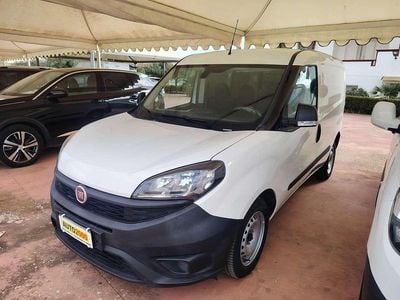 Usata Fiat Doblò 105 CV (77 kW) 2021 Bianco Monovolume