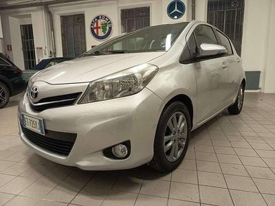 Usata Toyota Yaris 69 CV (50 kW) 2014 Grigio Berlina