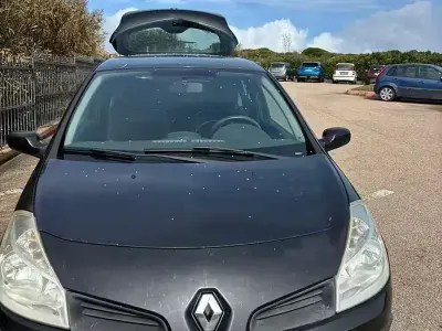 Begagnad Renault Clio II 75 HK (55 kW) 2008 Svart Sedan
