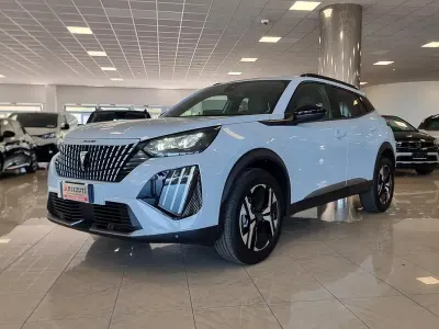 Usata Peugeot 2008 Allure 131 CV (96 kW) 2025 Bianco SUV