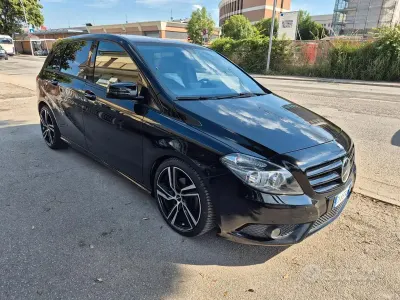 Usata Mercedes B180 Executive 109 CV (80 kW) 2013 Nero Monovolume
