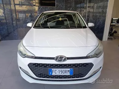 Usata Hyundai i20 Style 101 CV (74 kW) 2016 Bianco Berlina