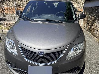 Usata Lancia Ypsilon Silver 95 CV (69 kW) 2016 Grigio Utilitaria
