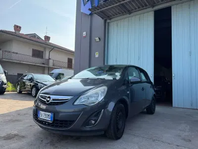 Usata Opel Corsa 75 CV (55 kW) 2011 Grigio Utilitaria