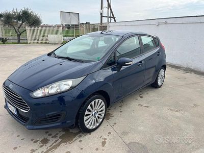 Usata Ford Fiesta 80 CV (58 kW) 2014 Blu Utilitaria