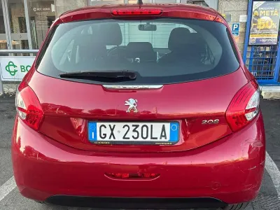 Usata Peugeot 208 Active 82 CV (60 kW) 2013 Rosso Utilitaria