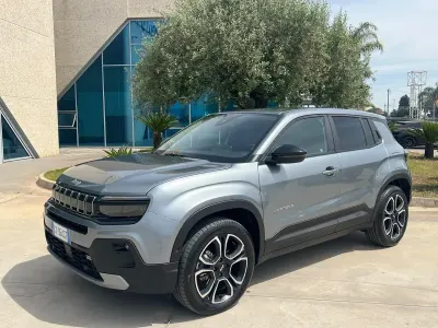 Usata Jeep Avenger Summit 100 CV (73 kW) 2024 Grigio SUV