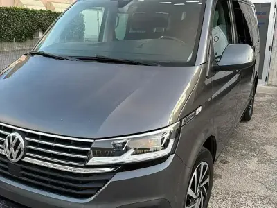 Usata VW Caravelle 179 CV (131 kW) 2020 Marrone Furgone