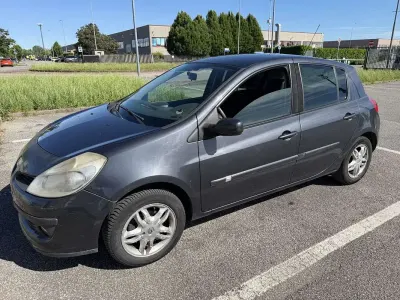 Usata Renault Clio II LE 75 CV (55 kW) 2008 Berlina