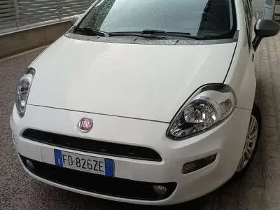 Usata Fiat Grande Punto Young 69 CV (50 kW) 2016 Utilitaria